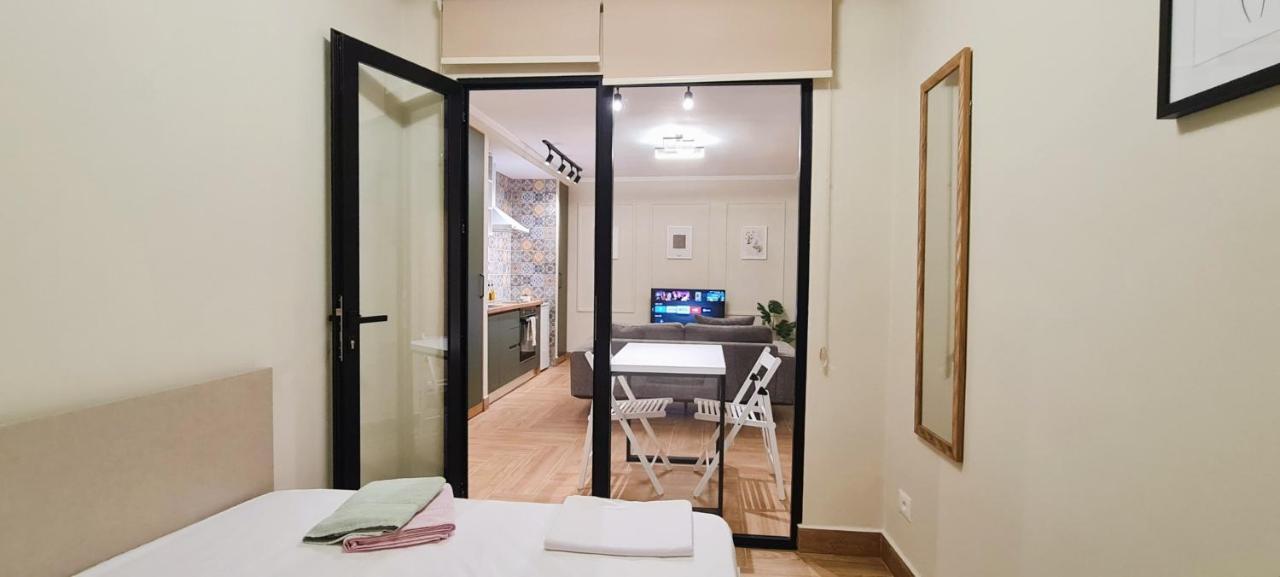 2V1 - Center Apartment 4 Тирана Екстер'єр фото